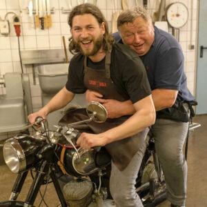 Michael und Hans Schwarz auf einem Motorad